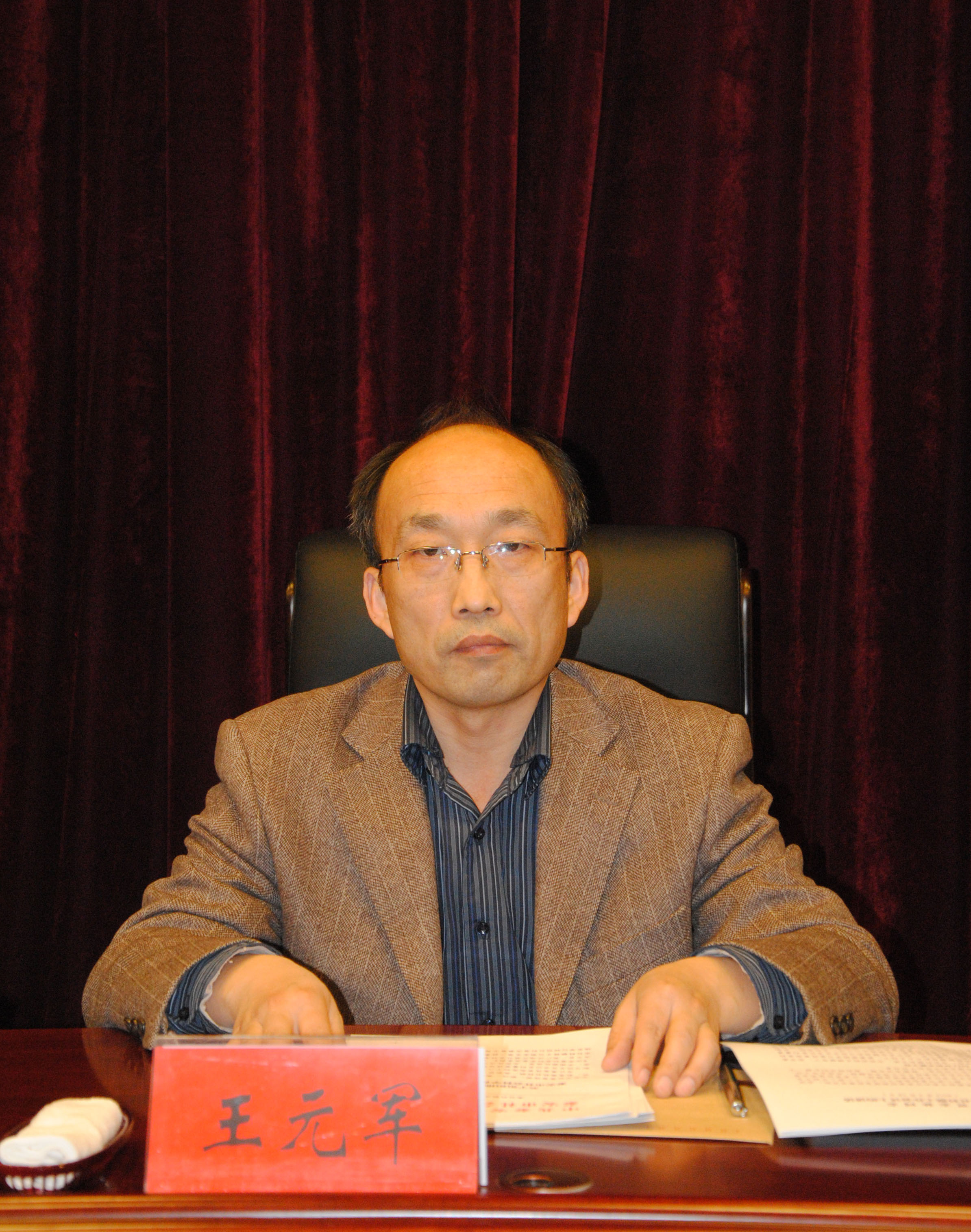 6、市社科联党组成员、秘书长王元军同志出席会议。.JPG
